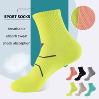 Chaussettes de sport respirantes et absorbantes à séchage rapide pour hommes et femmes, idéales pour le marathon et la course à pied, avec semelle en tissu éponge.