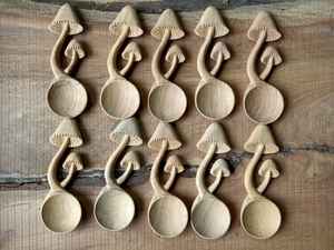 Cuchara de servir de madera tallada a mano de Vietnam, mango rústico con forma de rama, herramienta de cocina única para mezclar, artesanía artesanal de Vietnam - Product Image 6