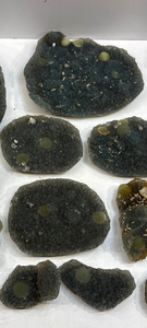 Lote de Cristales Curativos en Bruto de Alta Calidad: Fluorita Amarilla y Calcedonia Negra - Product Image 4