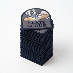 Parche bordado personalizado con borde merrow, insignia de cuero vintage para artesanía, distintivo de pizarra, emblema para ropa, venta al por mayor - Product Image 1