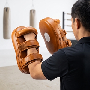 Almohadillas de boxeo Dumela color marrón claro, equipo de entrenamiento duradero para artes marciales, para todas las estaciones. - Product Image 2