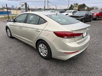 Voiture d'occasion fiable Hyundai Elantra SE berline 2017 (2.0L 4 cylindres 6A)
