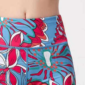 Leggings capri pour femmes, design personnalisé, double face brossée, imprimé numérique, poches, taille élastique, leggings de yoga - Product Image 6