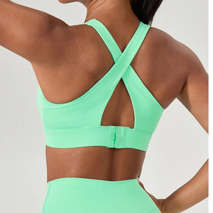 Sujetador deportivo verde menta con espalda cruzada, de alto soporte, para yoga, color liso, con logo frontal, ropa deportiva para mujer, decoración de malla sin costuras - Product Image 1