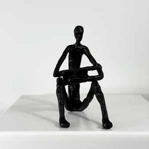 Ensemble de 4 figurines décoratives noires pour hommes, objets décoratifs de table, idéal pour la maison, le bureau, le salon, comme accent de bureau et idée cadeau. - Product Image 3