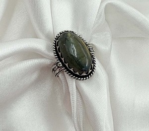 Bague ovale en onyx noir, laiton artisanal plaqué argent 925, bijoux floraux tendance en pierres précieuses, vente en gros - Product Image 5