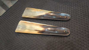 ฮอร์นรองเท้าวัวส้นเตี้ยทรงแบนยาว20ซม. ลายเขาสัตว์ทำจากงานฝีมือของ saniya ดีไซน์สัตว์มีสไตล์ - Product Image 3