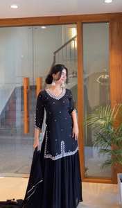 Elegante Conjunto Sharara de Georgette Negro con Bordado Intenso, Estilo Antra, Sin Arrugas, de Secado Rápido, para Fiestas Étnicas, Estilo Pakistaní - Product Image 5