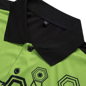 Camisa Polo Geométrica Negra y Verde para Hombre, Patrón Hexagonal, Ligera, Transpirable, Informal, Deportiva, de Manga Corta con Botones - Product Image 5