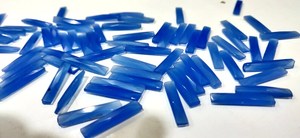 Calcedoine bleue naturelle, pierres taillées en baguette, forme briolette, 4x22mm par pièce - Product Image 3