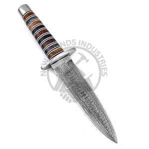 มีดด็อกเกอร์ใบมีดเดี่ยวสองคม ด้ามจับเหล็กดามัสกัสทำมือ รุ่นใหม่ ดีไซน์เฉพาะ สำหรับสะสม ใช้เอาตัวรอดกลางแจ้ง และล่าสัตว์ - Product Image 3