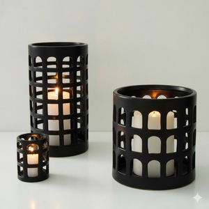 Ensemble de lanternes en fer noir avec motif géométrique découpé pour la décoration de la maison, des mariages et des tables de Noël - Product Image 1