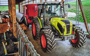 Nouvel Arrivage Usine - Tracteur CLAAS AXION 2504 250CV d'Occasion, Moteur Diesel Haute Performance, Matériel Agricole Prêt à l'Emploi - Product Image 6