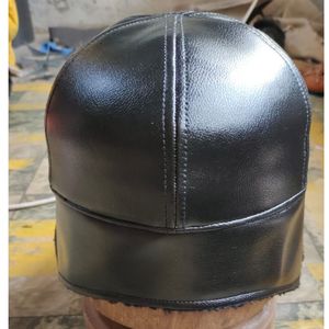 นี่คือหมวกเบสบอลหนังสีดำสำหรับฤดูหนาว มีที่ปิดหูและบุผ้าฟลีซ - Product Image 5