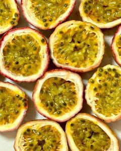 Purée de fruit de la passion congelée sans pépins pour boissons, sirops, ingrédients de cocktails, couleur jaune naturelle, en sachet sous vide ou en fût - Product Image 2