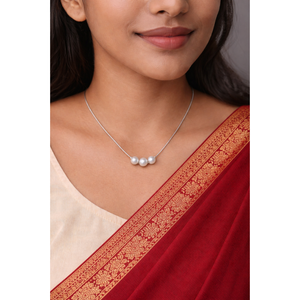 Collar con Colgante Geométrico de Plata de Ley 925 Revalia con Triple Perla de Imitación, Cadena Minimalista, Diseño Elegante para Mujer, Boda - Product Image 5