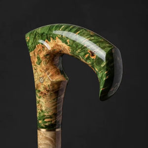 Matériaux durables et poignée confortable : bâton de marche en bois pour une utilisation sûre et élégante - Product Image 1