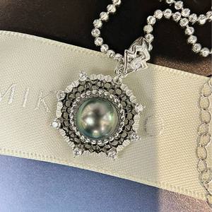 Pendientes de Plata de Ley 925 con Perla Verde Pavo Real, Forma de Alta Textura, 10-9 mm, Luz Intensa, Ligeras Imperfecciones - Product Image 4