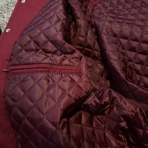 Chaqueta de béisbol de invierno Logotipo bordado Fabricante directo Alta calidad Letterman Varsity Chaquetas Stand Collar Tamaños personalizados - Product Image 6