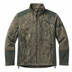Veste softshell de chasse pour homme personnalisée, légère, résistante au vent, respirante, avec poches zippées utilitaires - Product Image 1