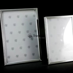 Cadre photo en métal de qualité supérieure, élégant, pour table, par Tradebyd - Product Image 1