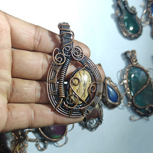 Pendentif en jaspe classique fait main pour enfants, en alliage, enveloppé de fil, pierre précieuse naturelle, bijoux artisanaux en gros - Product Image 1