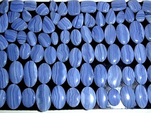 Cabujones de Ágata Azul Natural Hechos a Mano, Calidad Premium, en Varios Tamaños y Formas Personalizables para la Creación de Joyería DIY - Product Image 1