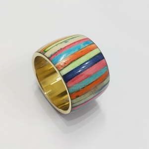 Ensemble d'anneaux de serviette multicolores en os pour une décoration de table vibrante, porte-serviettes artisanal à motif rayé, accessoire de table de luxe style bohème - Product Image 2