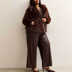 Veste en fourrure haut de gamme pour femmes, texture douce, apparence élégante, confortable à porter, légère, sensation de chaleur, écologique, 100% polyester - Product Image 3