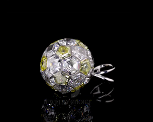 Colgante de Esfera Geométrica de Diamante de Laboratorio Amarillo Blanco de 8.50CT con Corte Hexagonal y Engaste Invisible en Oro Blanco de 14Kt - Product Image 5