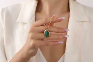 Collar con Colgante Ovalado de Malaquita, Plata de Ley 925, Chapado en Oro de 14K, Certificado IGI, Gema Natural, Joyería Elegante para Niños - Product Image 3