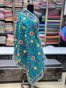 Vente en gros de vêtements de plage ethniques indiens brodés, dupattas Phulkari, dupattas en georgette brodés à la main et colorés pour femmes - Product Image 4