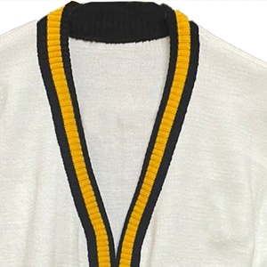 Crea tus propios diseños de logotipos personalizados en suéteres tipo cárdigan unisex de acrílico con letras bordadas y tejidos para hermandades y fraternidades. - Product Image 2