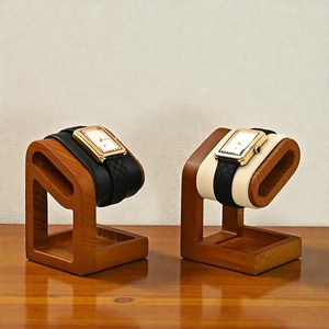 Soporte de Madera Geométrico de Lujo para Reloj, Moderno y Minimalista, para un Solo Reloj, con Acabado Premium en Nogal - Product Image 1