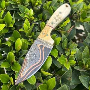 Couteau de chasse en cuivre Damas à lame fixe avec manche en os et étui – Cadeau d'Halloween effrayant – Outils à main – Couteaux - Product Image 4