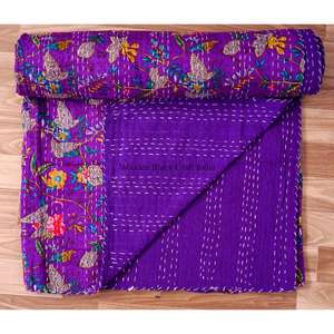 Couette Kantha en coton finie à la main avec de riches motifs imprimés et un tissu superposé doux pour une décoration de chambre confortable et accueillante - Product Image 5