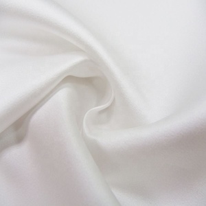 Tissu satiné blanc ivoire LCL275 Taïwan 100 % polyester, poids moyen, tissé, pour robes de mariée, vêtements de mariage et accessoires pour filles - Product Image 3