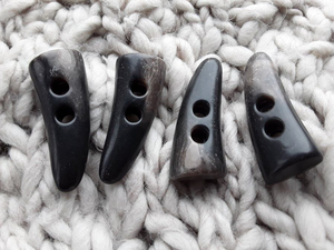 Boutons à bascule authentiques faits à la main en corne de buffle naturelle, écologiques, pour vestes, pulls, blazers – Vente promotionnelle, authentiques et naturels - Product Image 2