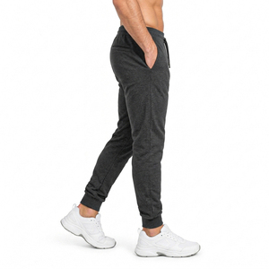 Pantalones deportivos de hombre, color gris oscuro, cintura elástica, con cordón ajustable y bolsillos laterales, estilo casual para otoño e invierno. - Product Image 3