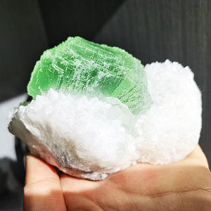 Vente en gros de spécimens minéraux uniques en fluorite naturelle, collection de cristaux de fluorite verte avec cristaux pour la fabrication de bijoux - Product Image 5