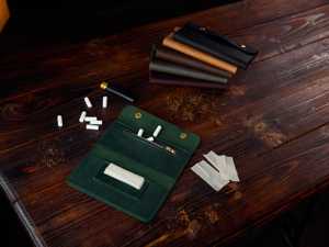 Estuche enrollable plegable de cuero OEM personalizado de fábrica para tabaco y pipa con características a prueba de olores y polvo (110 caracteres) - Product Image 4