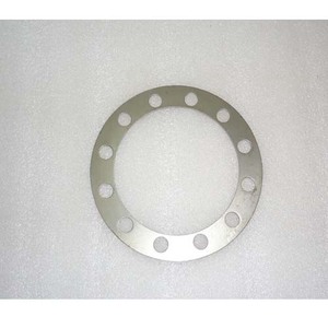 183261M1  Espaciador de Eje Trasero de Acero de 0.5mm con 6/12 Orificios para Tractores Massey Ferguson 35 135 140 148 230 240 265 285 550 1085 - Product Image 1