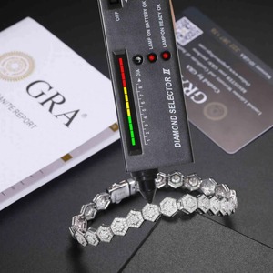 Bracelet tennis hexagonal en moissanite serti de pierres – Bijou statement en argent 925 style hip-hop effet diamant - Product Image 5