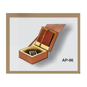 Coffret Cadeau d'Entreprise de Luxe de Qualité Supérieure avec Marquage Personnalisé pour Partenaires Commerciaux et Clients VIP Disponible à la Vente - Product Image 1