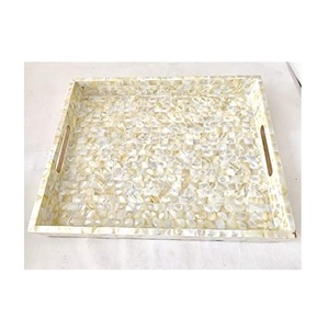 Plateau en rotin et nacre, motif floral, artisanat, plateau rond en rotin avec incrustation de nacre - Product Image 6