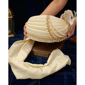 ผ้าโพกศีรษะผ้าไหมสีเบจประดับมุกและคริสตัลรูปนกยูง คาลกี สำหรับเจ้าบ่าว ซาฟา ปากรี - Product Image 3