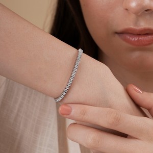 Pulsera de tenis de plata 925 con moissanita para mujer, corte brillante redondo, engaste de garras, estilo clásico, uso diario - Product Image 3