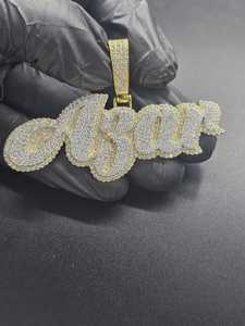 จี้เพชรโมอิสซาไนต์ VVS แบบกำหนดเอง สไตล์ฮิปฮอป พร้อมตัวอักษรชื่อ  ผ่านการทดสอบเพชร  จี้เงินแท้ 925 สไตล์ฮิปฮอป - Product Image 6