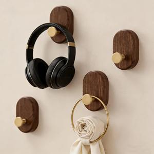 Porte-serviettes mural en bois et métal, design minimaliste, organisateur fonctionnel, parfait pour la cuisine, le couloir et les pièces de rangement, fabriqué en Inde. - Product Image 1