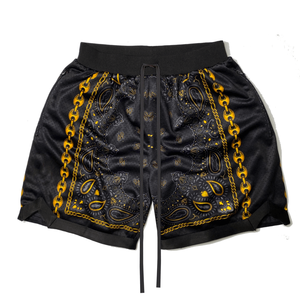 Shorts décontractés pour hommes en tissu mesh vert uni avec bandes latérales blanches, logo frontal et taille à cordon de serrage, respirants - Product Image 3